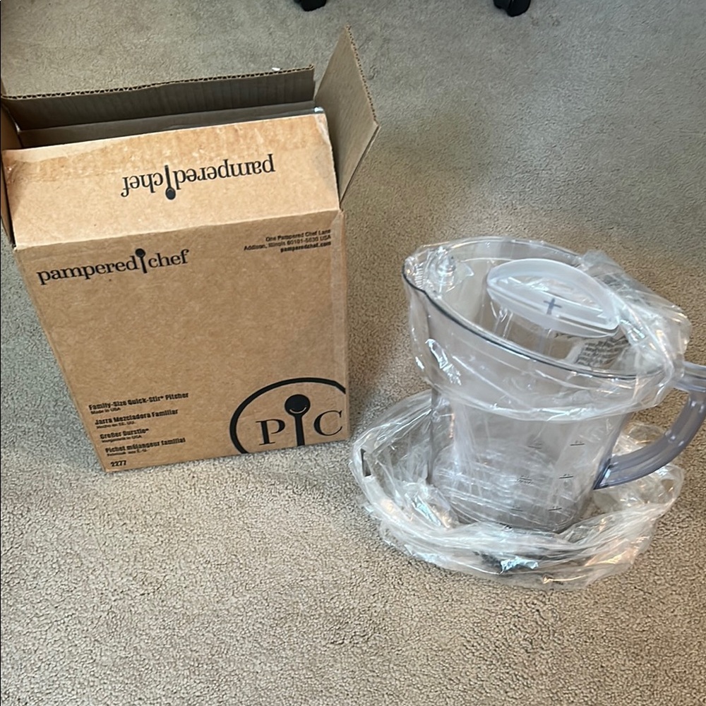 Pampered Chef Transparent Beverage Pitcher